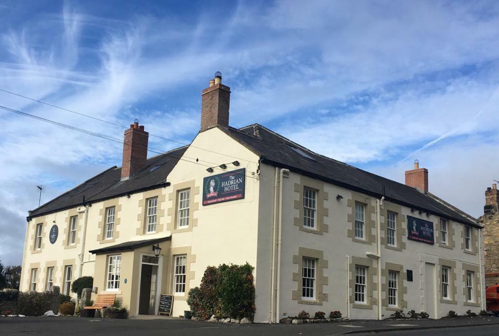 The Hadrian Hotel Wall Bagian luar foto